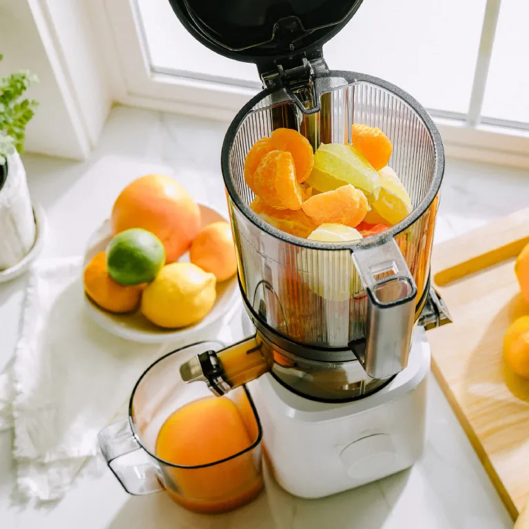 nama j2 juicer white with orange juice