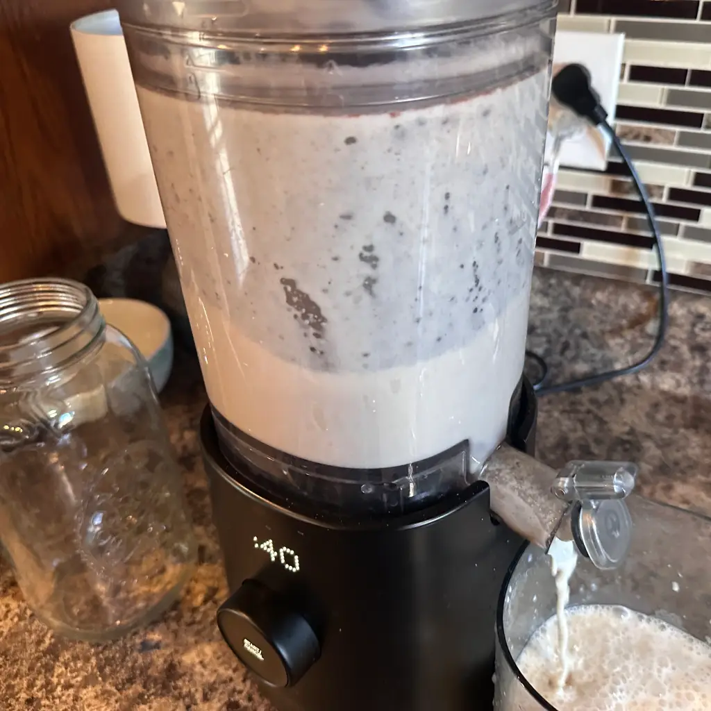 m1 blade and strainer rotating on high speed to get remaining milk from chamber